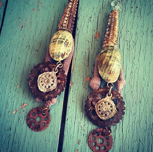 STEAMPUNK AQUAMARINE SEASHELL EARRINGS - Picture 7 of 8